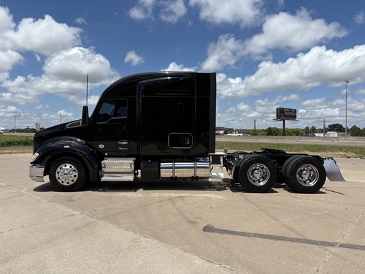 2023 Kenworth T680 in Oklahoma City, OK — photo 8