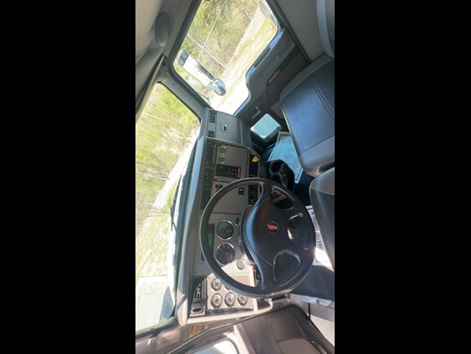 2023 Kenworth T270 in Leawood, KS — photo 9