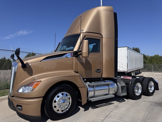 2023 Kenworth T680 in Olathe, KS — photo 2