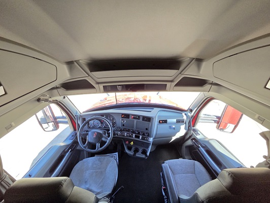 2022 Kenworth T680 in Dallas, TX — photo 4