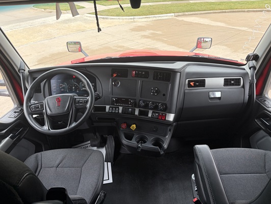 2022 Kenworth T680 in Cedar Rapids, IA — photo 3