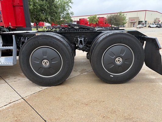 2022 Kenworth T680 in Cedar Rapids, IA — photo 4