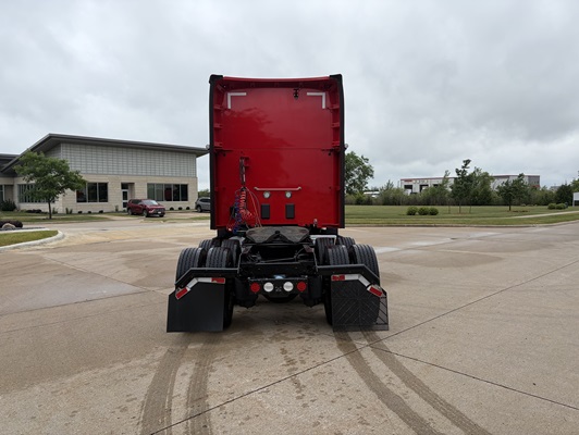 2022 Kenworth T680 in Cedar Rapids, IA — photo 5