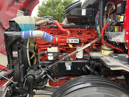 2022 Kenworth T680 in Cedar Rapids, IA — photo 6