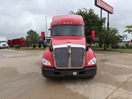 2022 Kenworth T680 in Cedar Rapids, IA — photo 7