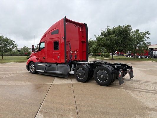 2022 Kenworth T680 in Cedar Rapids, IA — photo 9