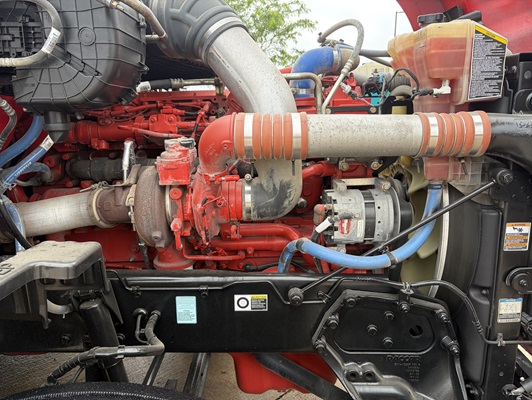 2022 Kenworth T680 in Cedar Rapids, IA — photo 17
