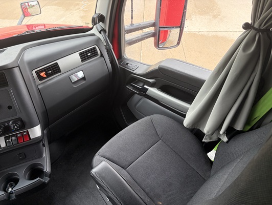 2022 Kenworth T680 in Cedar Rapids, IA — photo 22
