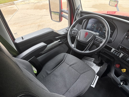 2022 Kenworth T680 in Cedar Rapids, IA — photo 23