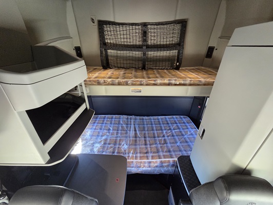 2022 Kenworth T680 in Cedar Rapids, IA — photo 5