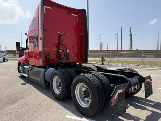 2022 Kenworth T680 in Sanger, TX — photo 5