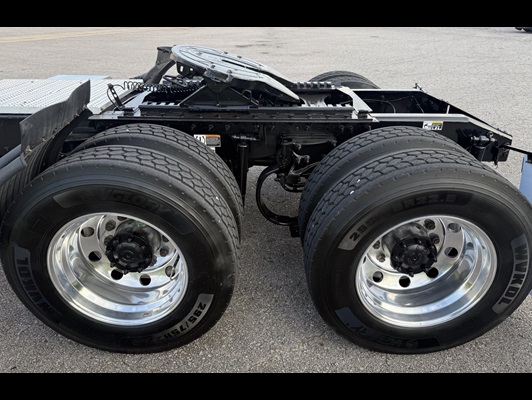 2020 Peterbilt 579 in Van Buren, AR — photo 4