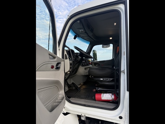 2020 Peterbilt 579 in Van Buren, AR — photo 3