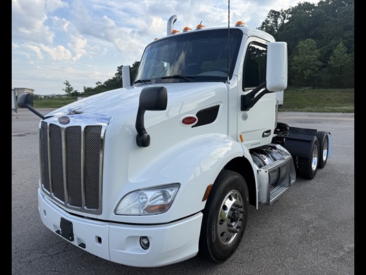 2020 Peterbilt 579 in Van Buren, AR — photo 2