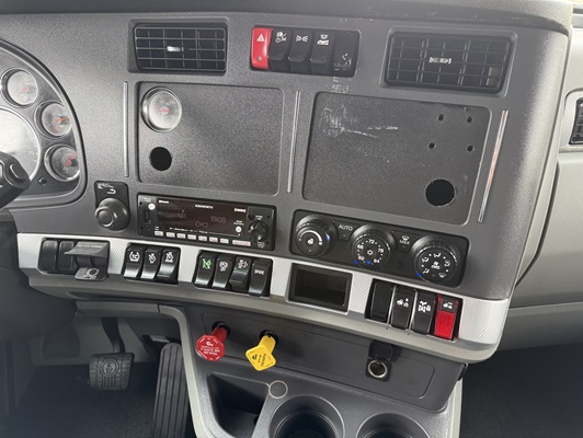 2022 Kenworth T680 in Springfield, MO — photo 29