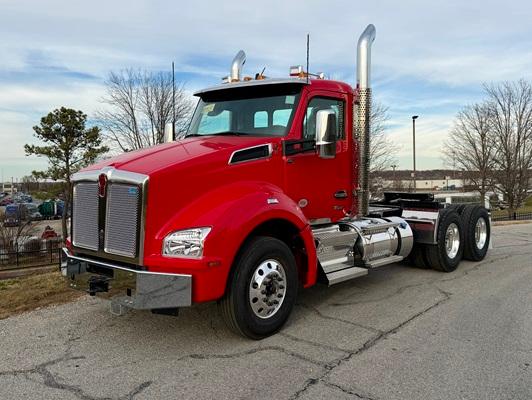 2027 Kenworth T880 in Springfield, MO — photo 2