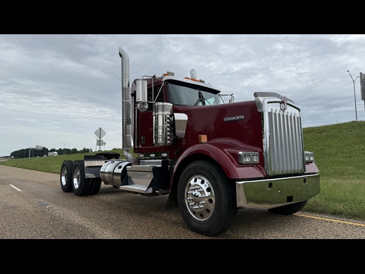 2022 Kenworth W900