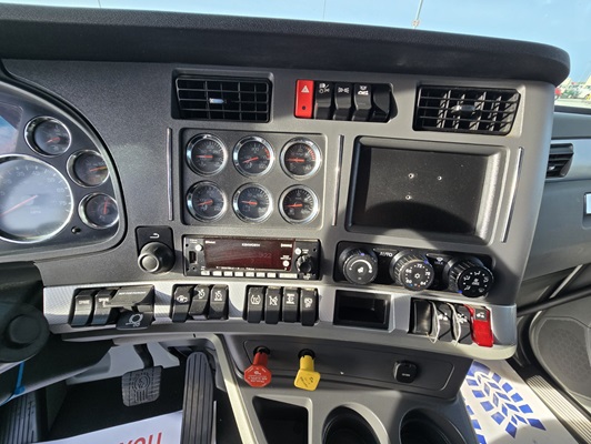 2021 Kenworth T680 in Ankeny, IA — photo 18