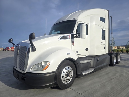 2021 Kenworth T680 in Ankeny, IA — photo 2