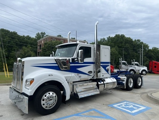 2027 Kenworth W990 in McDonough, GA — photo 7