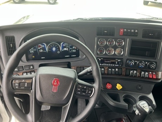 2027 Kenworth W990 in McDonough, GA — photo 10
