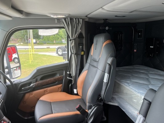 2027 Kenworth W990 in McDonough, GA — photo 11