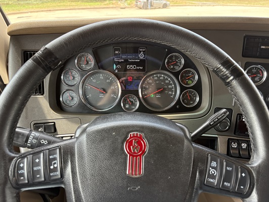2017 Kenworth T680 in Oklahoma City, OK — photo 28