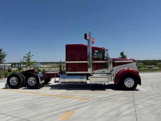 2027 Kenworth W900 in Ankeny, IA — photo 9