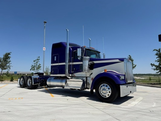2027 Kenworth W900
