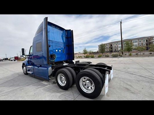 2021 International LT in El Paso, TX — photo 14