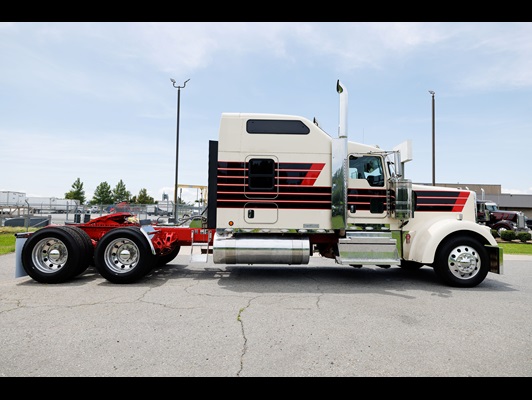 2023 Kenworth W900 in Little Rock, AR — photo 10