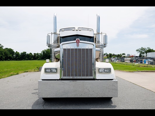 2023 Kenworth W900 in Little Rock, AR — photo 12