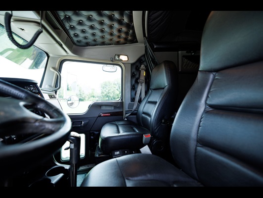 2023 Kenworth W900 in Little Rock, AR — photo 14