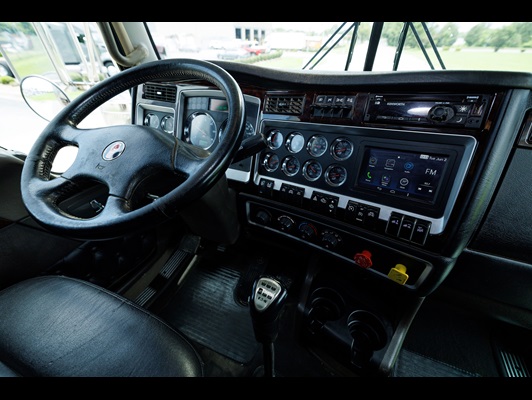 2023 Kenworth W900 in Little Rock, AR — photo 17