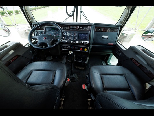 2023 Kenworth W900 in Little Rock, AR — photo 3