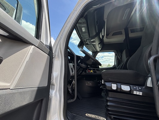 2022 Freightliner in Omaha, NE — photo 19