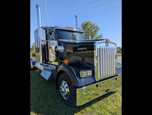 2027 Kenworth W900