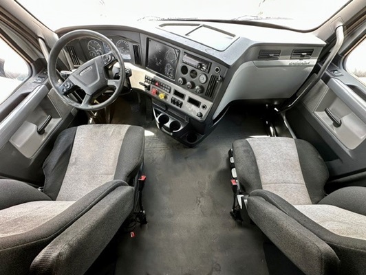2021 Freightliner in Springdale, AR — photo 12