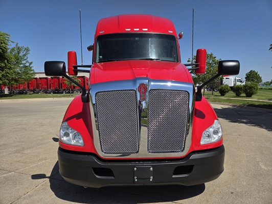 2022 Kenworth T680 in Cedar Rapids, IA — photo 9