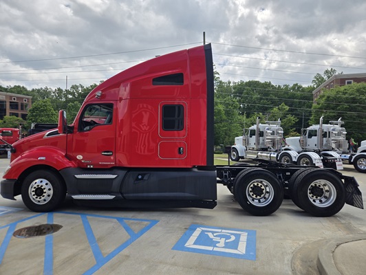 2022 Kenworth T680 in McDonough, GA — photo 2