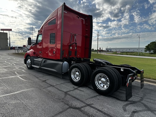 2022 Kenworth T680 in Joplin, MO — photo 4