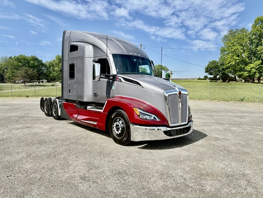 2024 Kenworth T680 in Greensboro, NC — photo 2