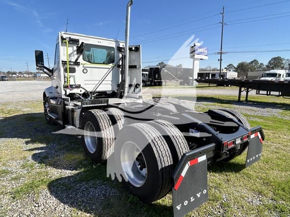 2025 Volvo VNL 300 — photo 2
