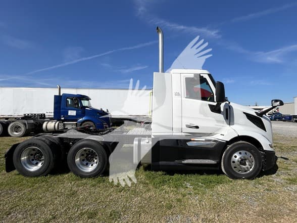 2025 Volvo VNL 300 — photo 5