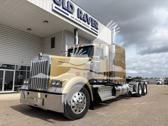 2024 Kenworth W900
