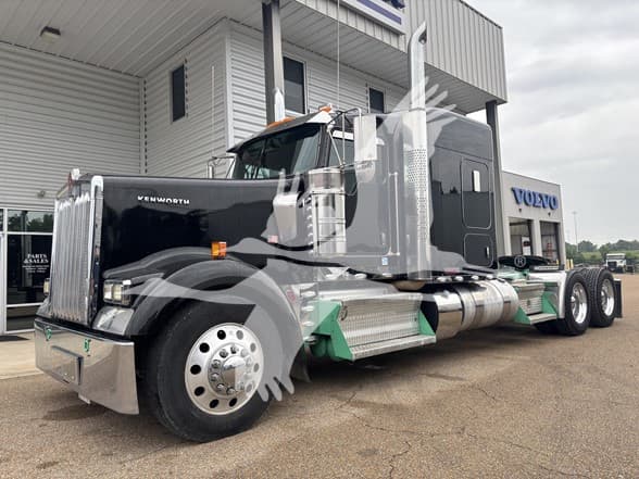 2024 Kenworth W900