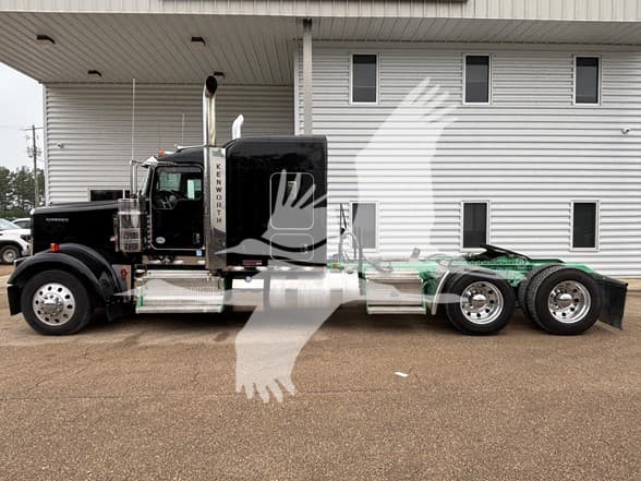 2024 Kenworth W900 — photo 3