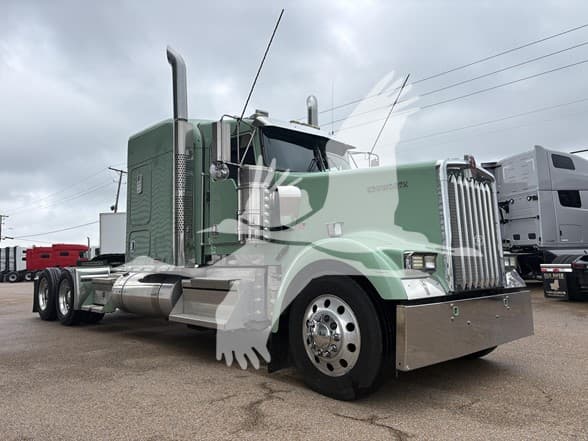 2024 Kenworth W900 — photo 3