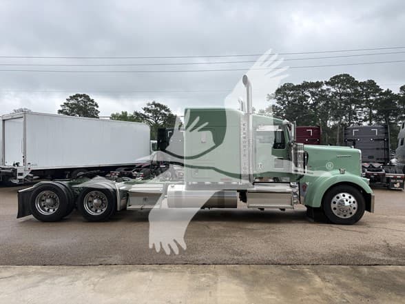 2024 Kenworth W900 — photo 4