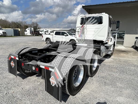 2025 International LT — photo 6